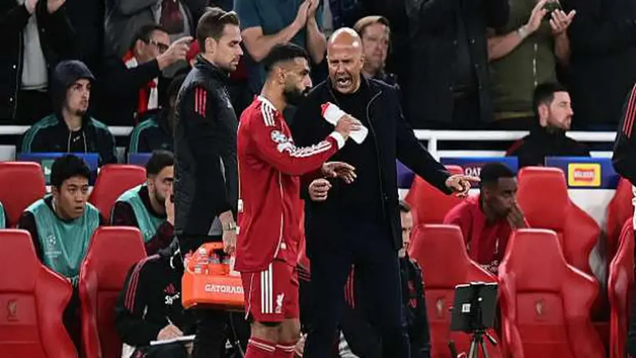 محمد صلاح يواجه انتقادات بسبب أدائه الحالي ويتطلب قبول دوره الجديد في الفريق